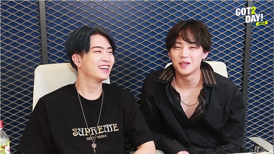 (Naver's V Live)