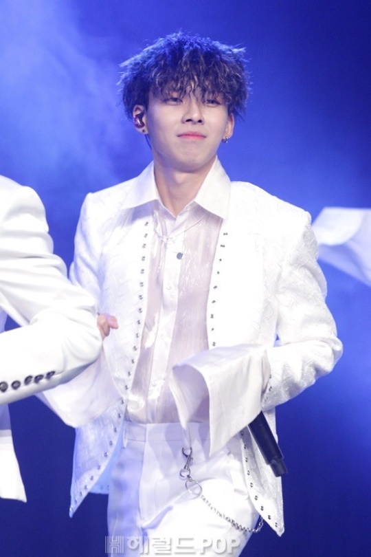 디원스 우진영