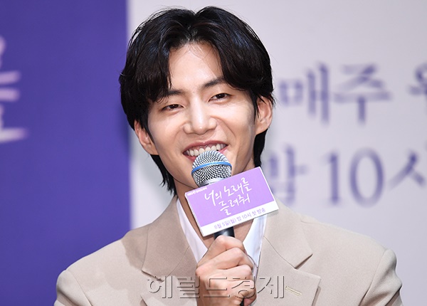 송재림이 1일 오후 서울 구로구 라마다서울 신도림에서 KBS2 월화드라마 '너의 노래를 들려줘' 제작발표회에서 질문에 답하고 있다.
