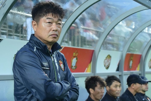 지난 시즌 경남의 준우승을 이끈 경남의 김종부 감독. [사진=경남FC]