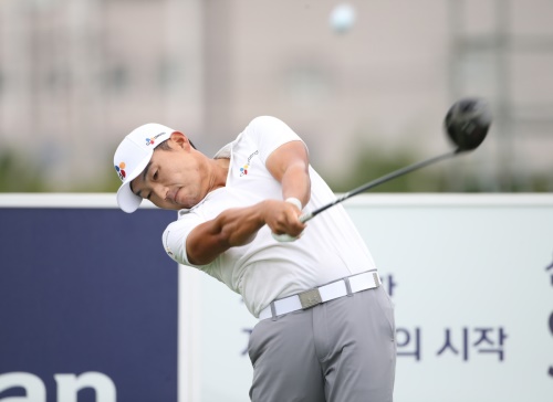 강성훈은 20일 신한동해오픈 3라운드에서 6언더파를 쳐서 공동 2위로 마쳤다. [사진=신한동해오픈]