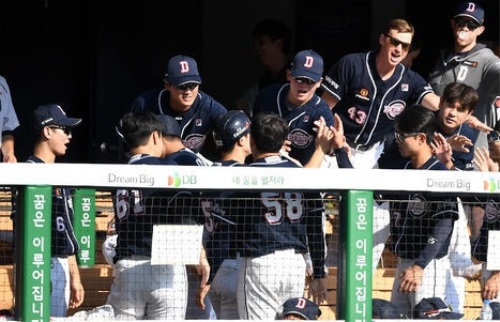 두산이 정규리그 마지막 경기에서 NC 다이노스를 극적으로 누르고 우승을 달성했다. [사진=KBO]