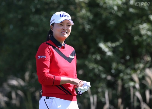 이틀 연속 언더파 행진중인 세계랭킹 1위 고진영. [사진=KLPGA]