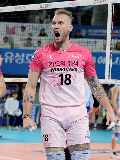 우리카드의 펠리페가 13일 삼성화재와의 경기에서 득점에 성공한 후 포효하고 있다. [사진=우리카드]