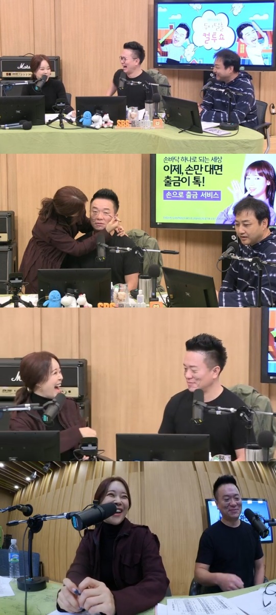 SBS 파워FM '두시탈출 컬투쇼' 보이는 라디오 캡처