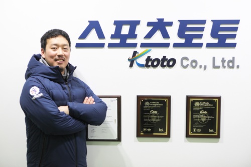 2019체육발전유공자 훈장 청룡장을 수상한 스포츠토토빙상단의 최재봉 코치.