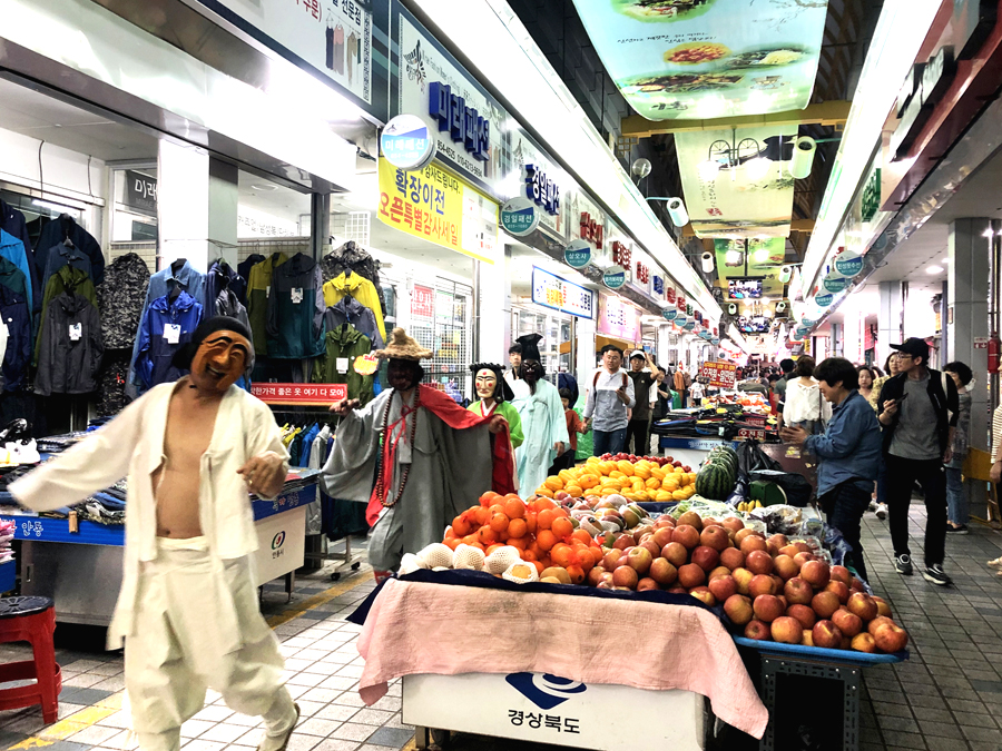하회별신굿탈놀이 야간 상설 마지막 공연이 오는 25일 문화의 거리에서 열린다.(안동시 제공)