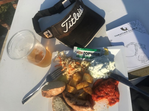 18번 홀 바에서의 맥주 한 잔.
