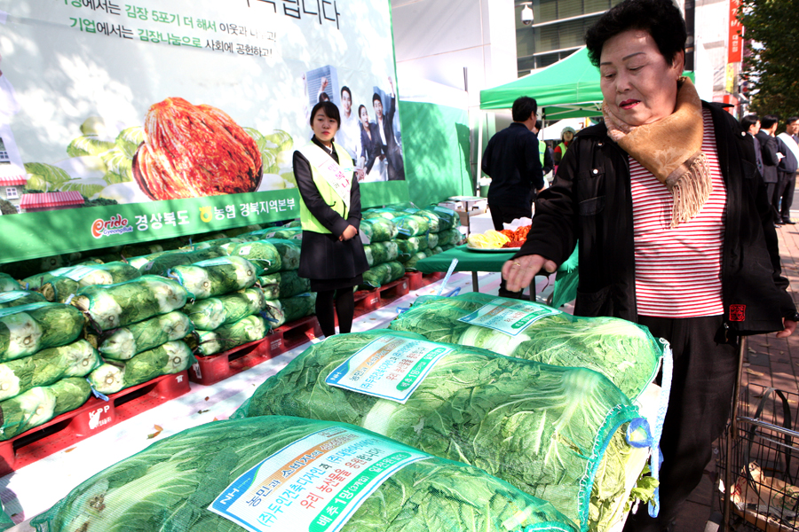 지난해 열린 김장채소 직거래장터 모습(경북 농협 제공)