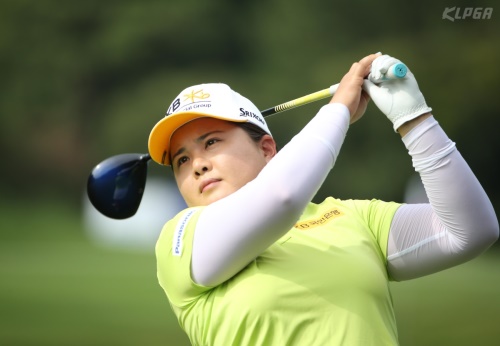 박인비의 드라이버 샷 피니시. [사진=KLPGA]