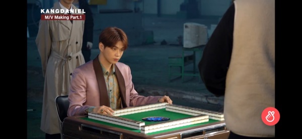 Kang Daniel (Naver V Live)