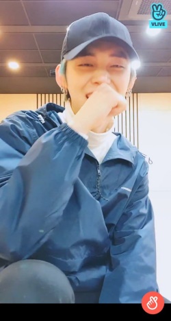 Yeonjun (Naver V Live)