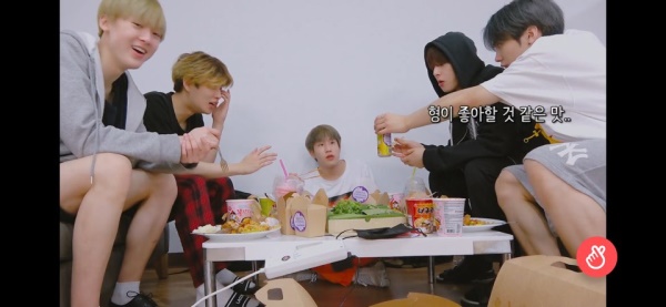 Astro (Naver V Live)