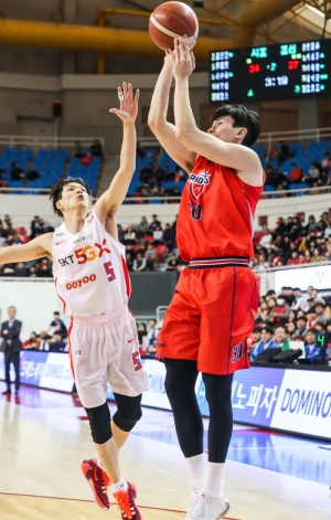 현대모비스의 김국찬이 5일 SK전에서 슛을 시도하고 있다. [사진= KBL]