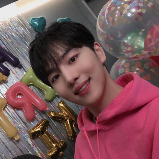펜타곤 공식 인스타그램