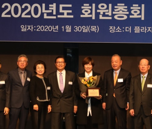 박세리 감독이 KGA 회원총회 및 시상식에서 공로상을 받았다. [사진=KGA]
