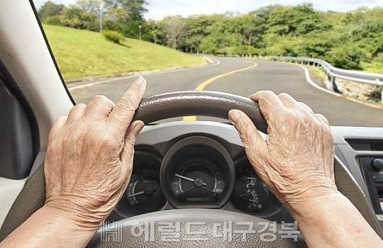 경북 의성군이 '고령자 운전면허증 자진반납 교통지원제도'를 추진한다(사진은 특정 기사내용과 관계없음)