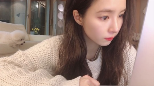 신세경 유튜브 채널 화면 캡처