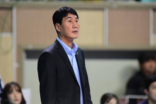 김우재 감독은 올 시즌부터 이정철 감독의 후임으로 팀을 이끌었다. [사진=KOVO]