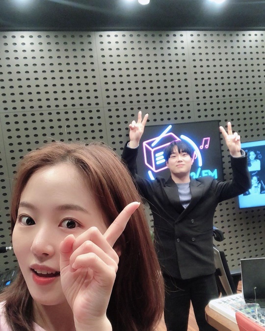 '볼륨을 높여요' 인스타그램