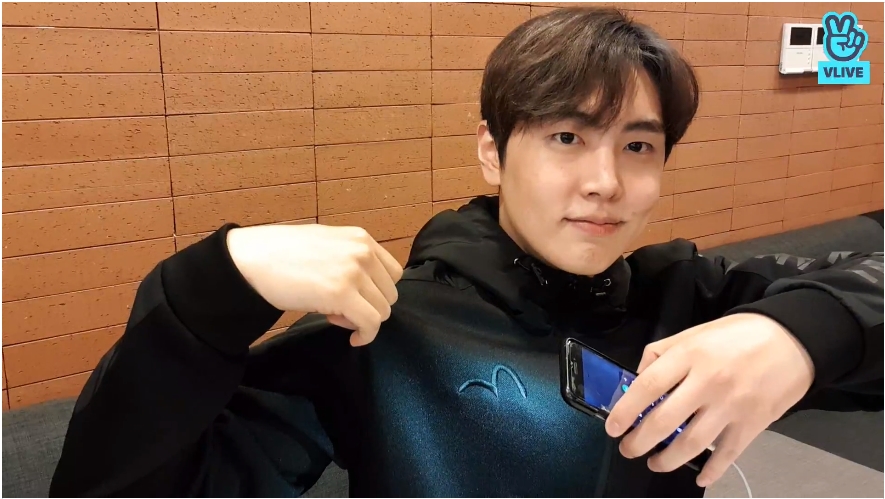(Naver's V Live)