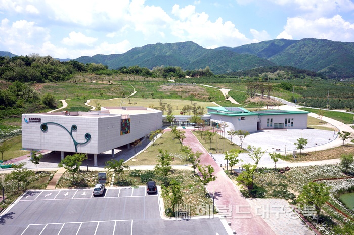지난 2017년부터 유네스코 ESD((Education for Sustainable Development) 공식프로젝트를 인증받아 두부와 메주를 직접 만들어 먹는 전통 콩요리 체험프로그램을 진행하고 있는 영주 콩세계과학관 전경(영주시 제공)