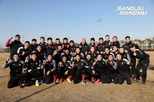 지난 2월 부산에서 동계전지훈련을 마친 상주상무 선수단. [사진=상주상무]
