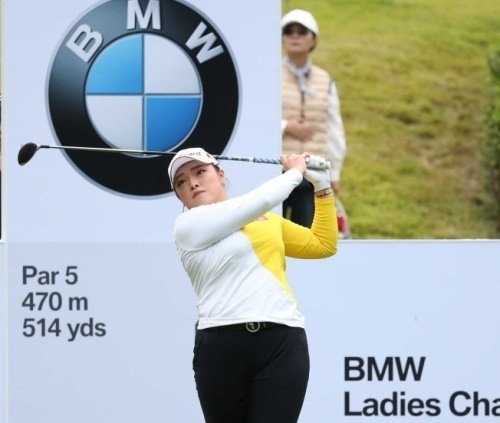 장하나가 지난해 BMW레이디스에서 피니시를 하고 있다.
