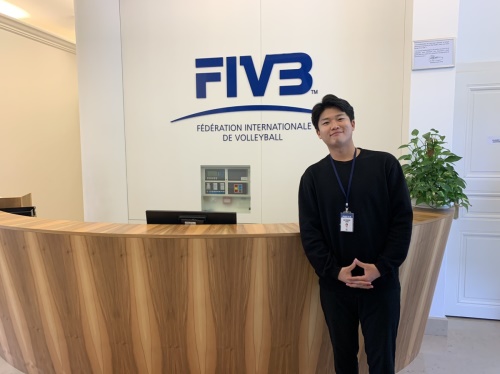 FIVB(국제배구연맹) 내부에서 기념사진을 찍었다. 꿈으로만 여기던 일을 실제로 하게 되니 감개무량했다.