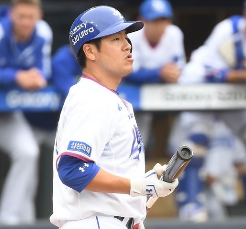 삼성 강민호가 헛스윙 후 아쉬워하고 있다. [사진=KBO]