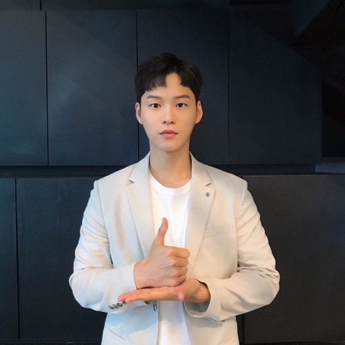사진=윤지온 인스타그램