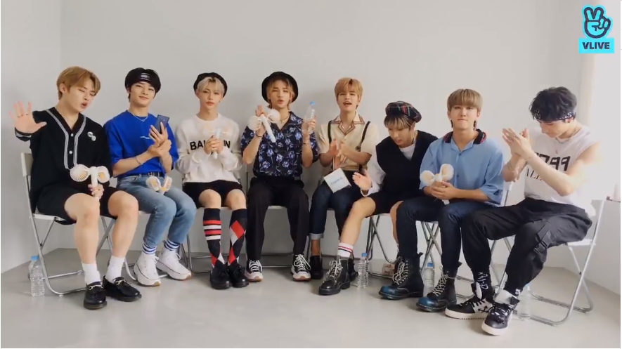 V Report] Seventeen's Jun celebrates birthday - K-POP HERALD
