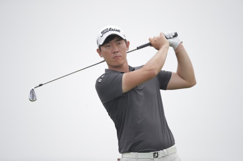 연장전에서 10대 돌풍의 주역 김주형을 꺾고 우승한 이지훈. [사진=KPGA]