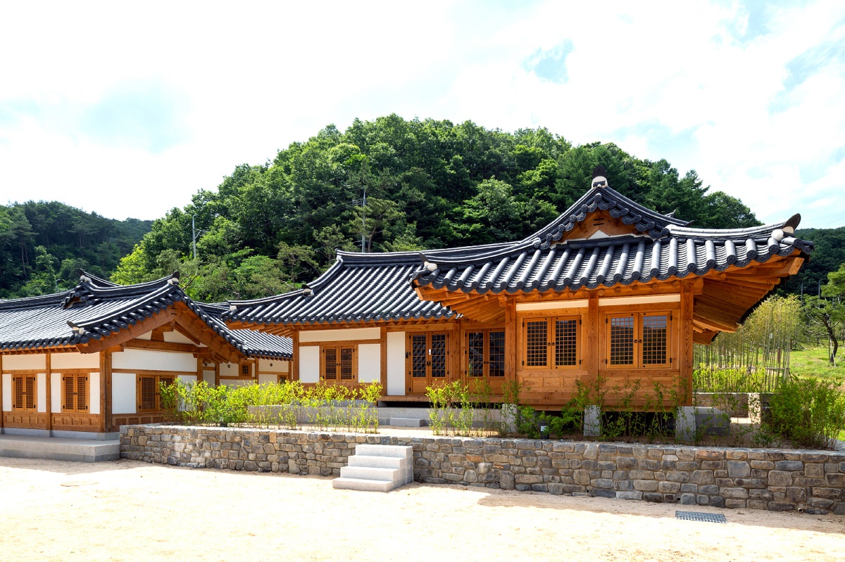 김천 사명대사공원 내 숙박동 (김천시 제공)