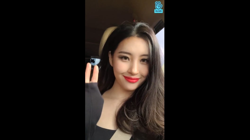 (Naver's V Live)