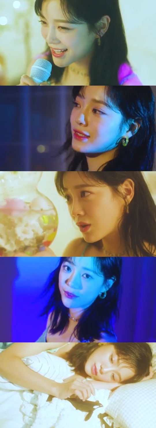 'Whale' 라이브 클립 캡처