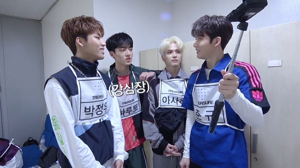 (Naver's V Live)