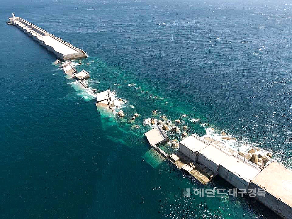 사동항 방파제 유실현장