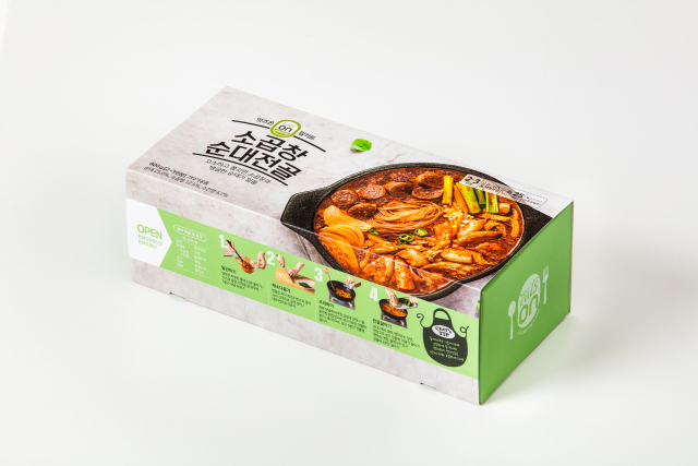 밀키트 잇츠온 '소곱창순대전골' 제품 이미지 [제공=한국야쿠르트]