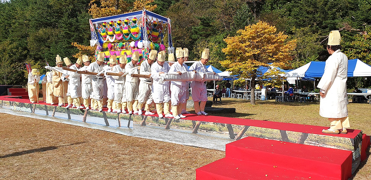망자에 대한 마지막 예를 다하는 '빈 상여놀이(안동시 제공)