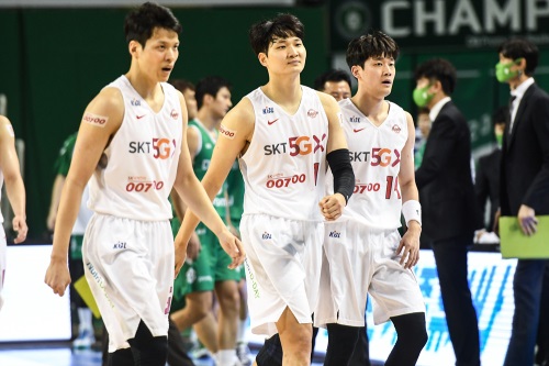 SK가 주전과 비주전의 조화로 시즌 초반 상승세를 달리고 있다. [사진=KBL]