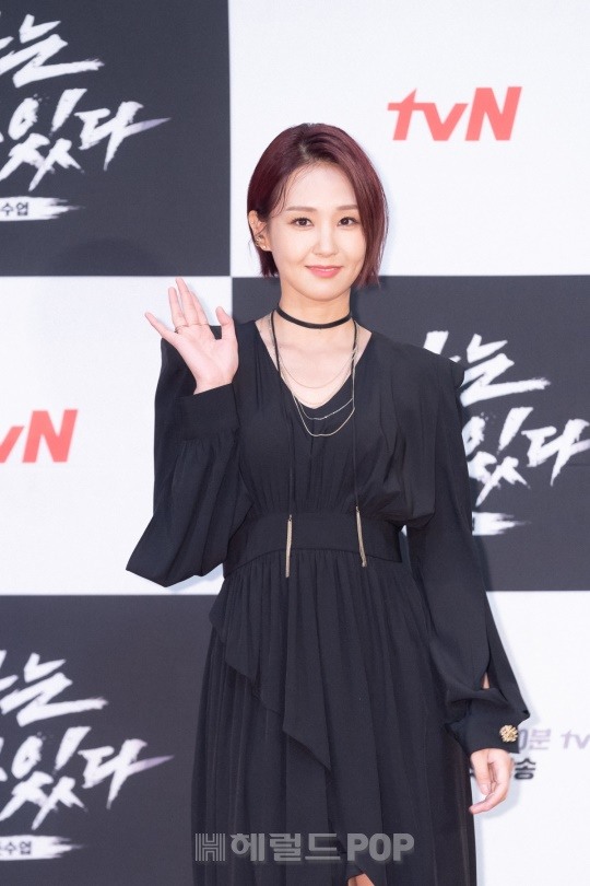 오정연이 '나는 살아있다' 제작발표회에 참석해 포즈를 취하고 있다/사진=tvN 제공