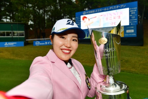 아야카 후루에가 다이오제지레이디스에서 우승하면서 시즌 3승을 달성했다. [사진=JLPGA]