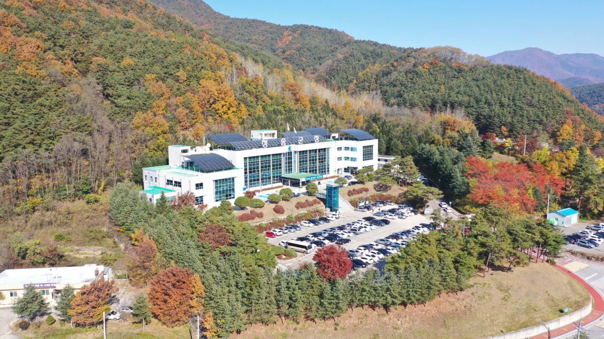 청송군청사 전경.[청송군 제공]