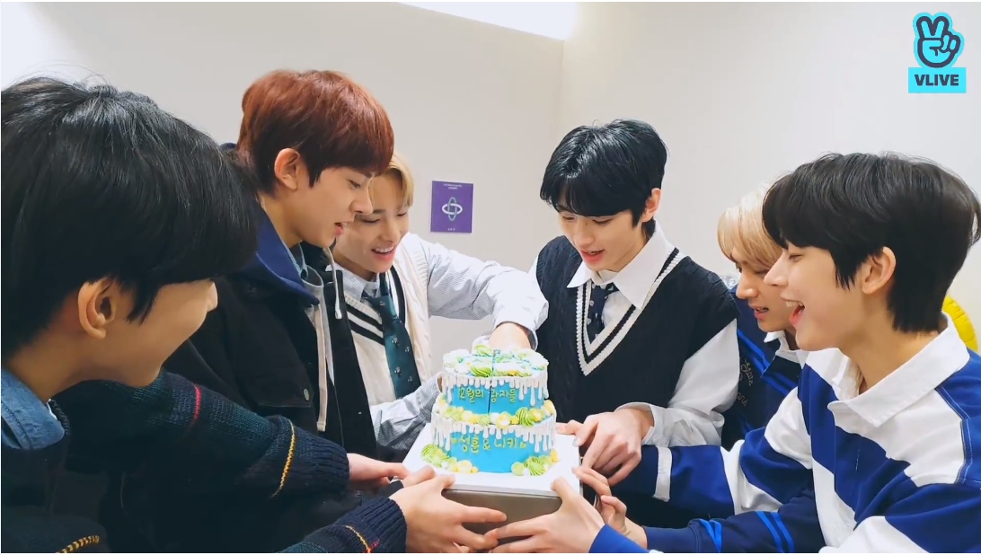 (Naver's V Live)