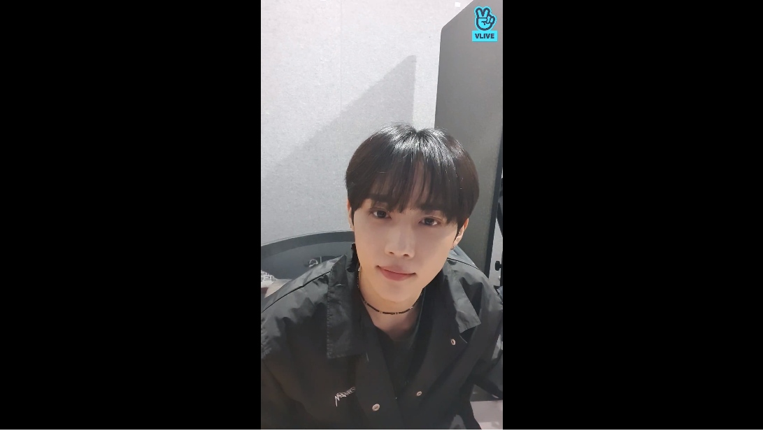 (Naver's V Live)