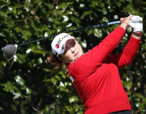 장하나가 서울경제레이디스 마지막날 드라이버로 티샷을 하고 있다. [사진=KLPGA]