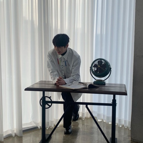 사진=황민현 인스타그램