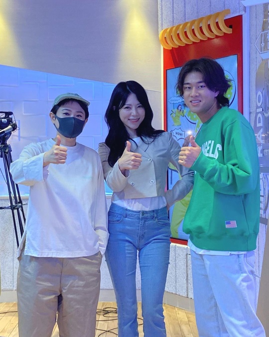 MBC FM4U '정오의 희망곡 김신영입니다' 공식 인스타그램