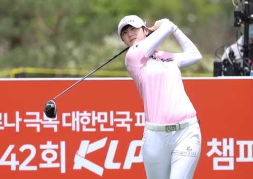 박성현이 KLPGA챔피언십 1번홀에서 티샷을 하고 있다. [사진= KLPGA]